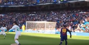 فيديو: ميسي يهز شباك ريال مدريد بدون حذاء